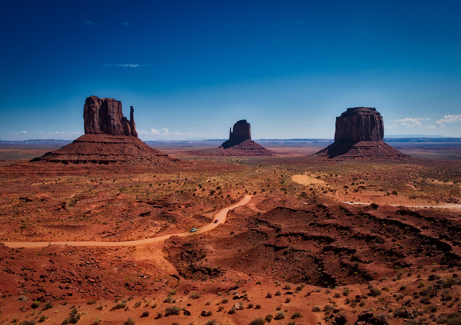 Monument Valley iconic red rock formations and buttes in Utah Arizona desert landscape - Las Vegas Grand Canyon American West tour destination